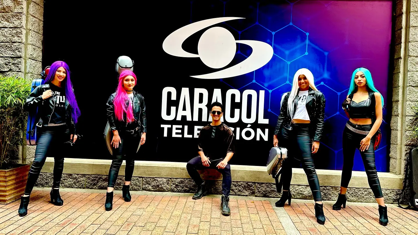 Gira de Medios CHICAS BOND COLOMBIA - SHOW VIOLIN ELECTRICO