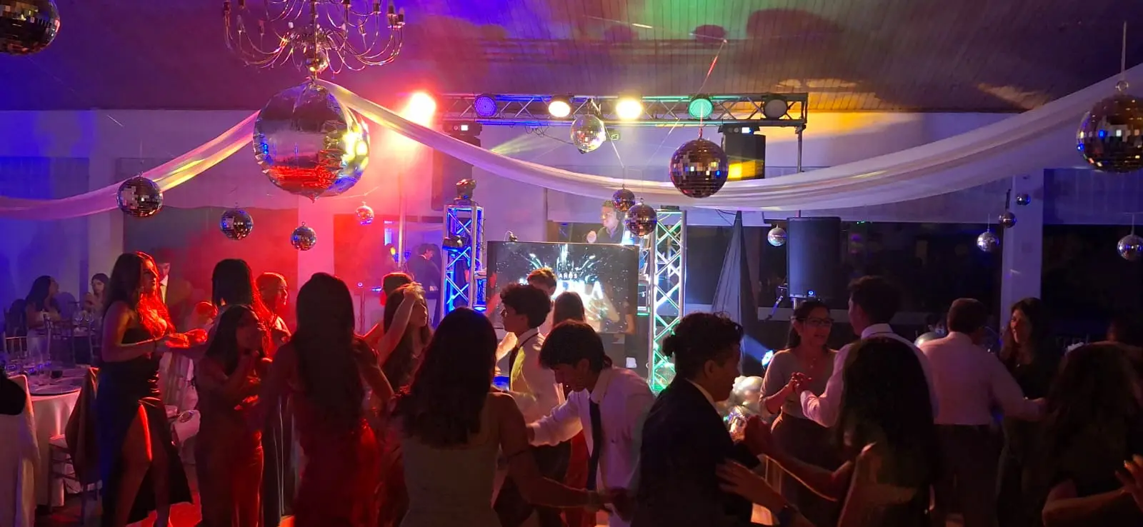Fiesta de quinceaños Club los Buhos